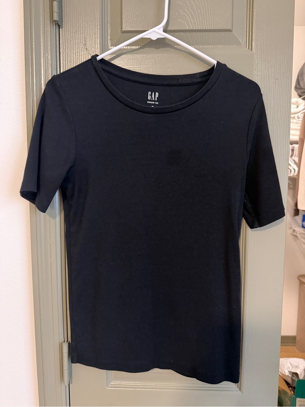 GAP Women’s Black Crew Neck T-Shirt